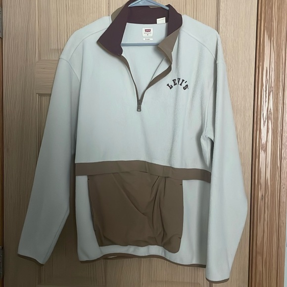 Levi’s Quarter-zip. - Picture 1 of 3